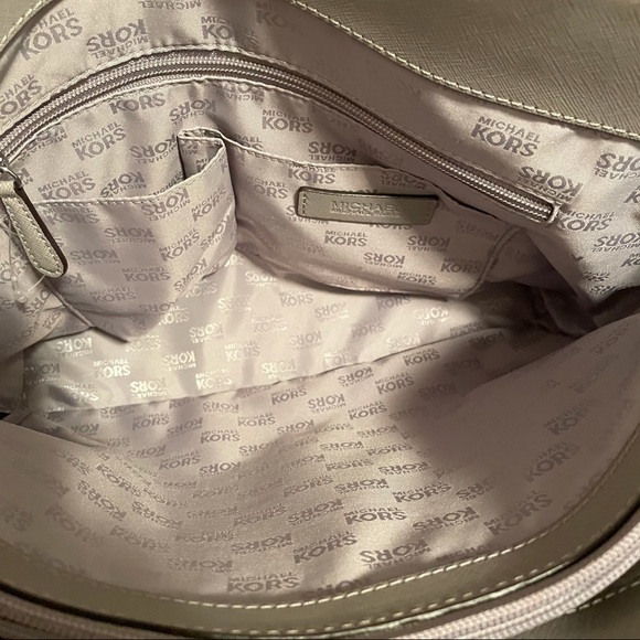 ❌SOLD❌Michael Kors Jet Set Tote Leather Grey Silver Bag - Picture 13 of 16
